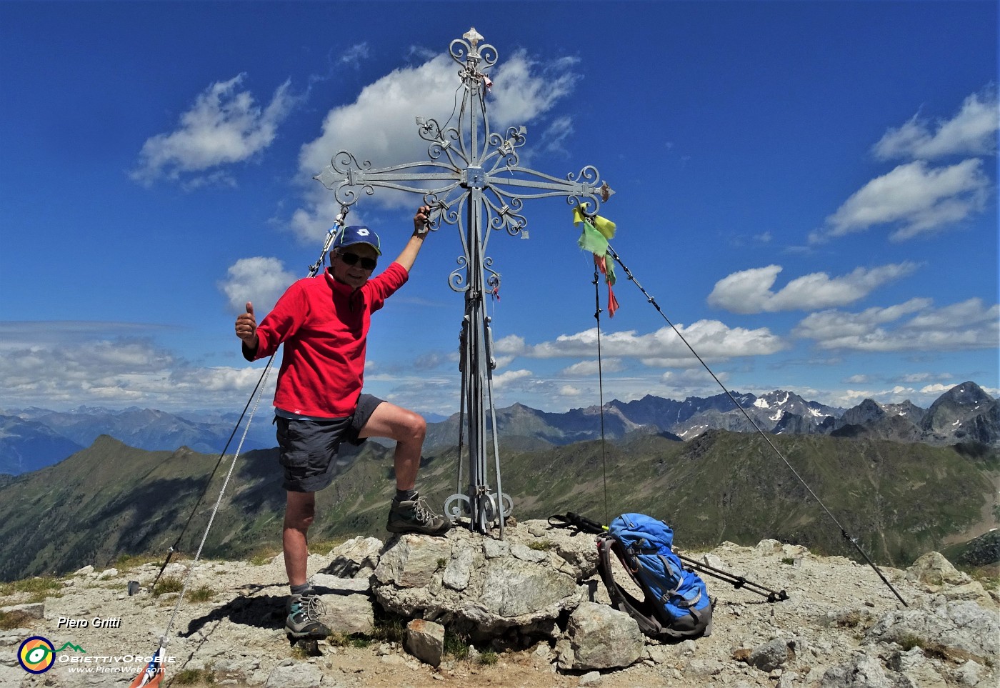 54 In vetta al Corno Stella (2620 m) con vista verso Diavolo e Giganti Orobici.JPG -                                